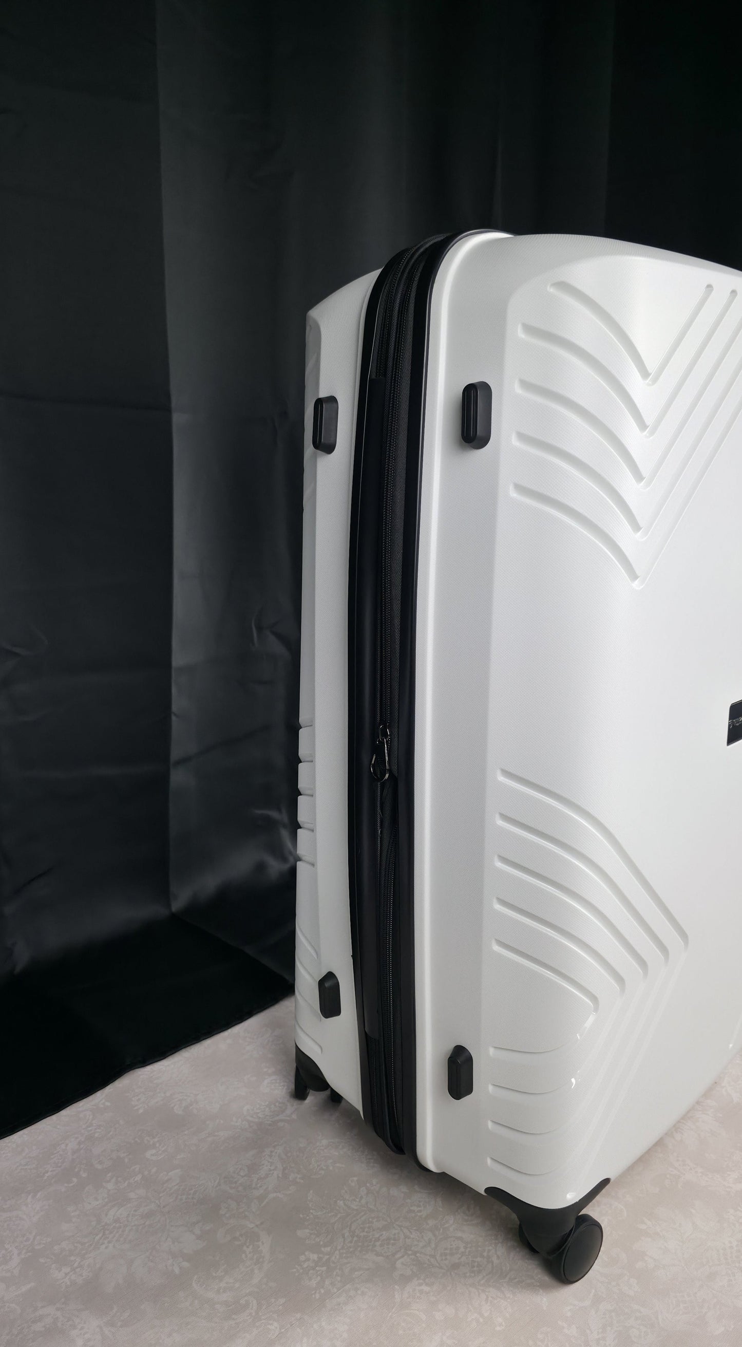 GinzaTravel Rune Series 28-Inch Expandable Spinner Luggage – White