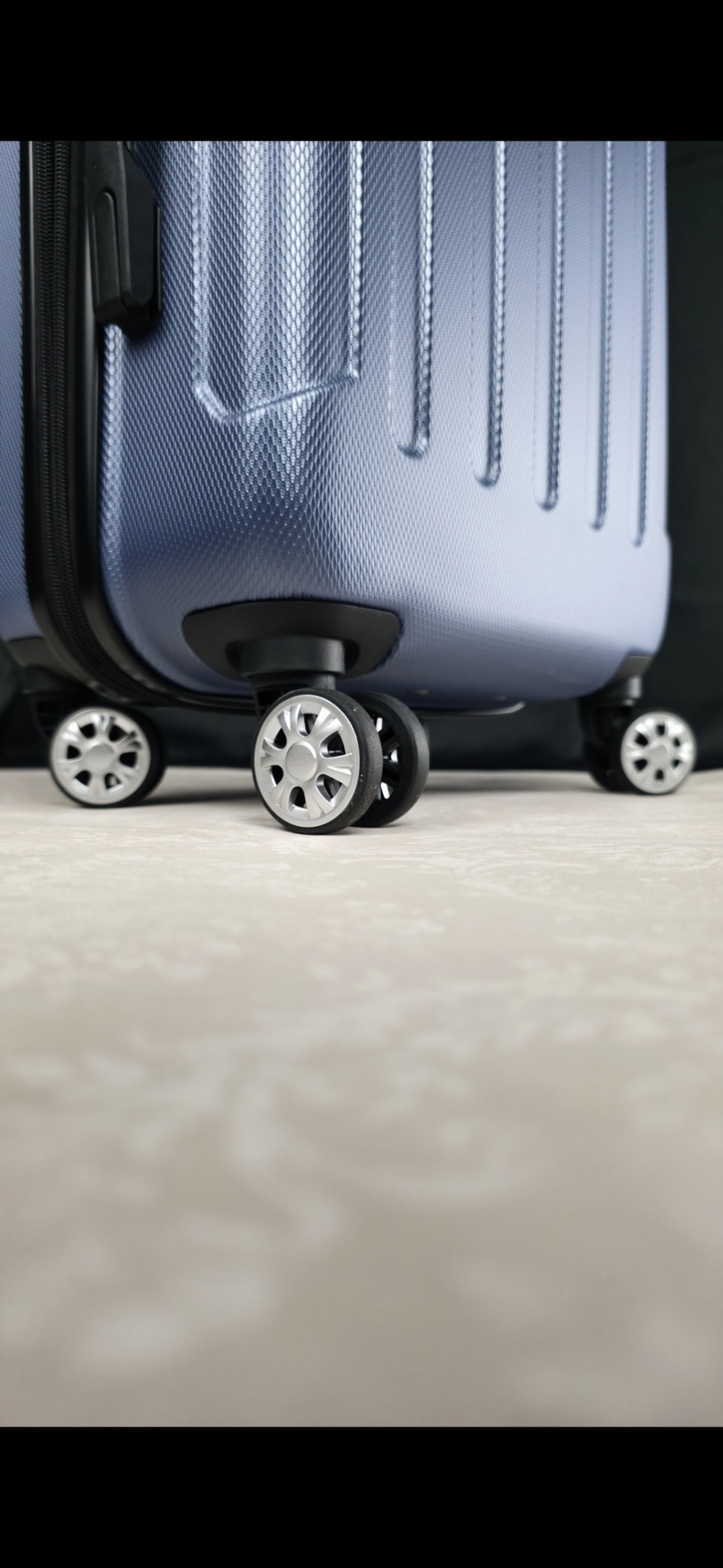 Rockland London 20-Inch Hardside Expandable Carry-On Spinner – Blue